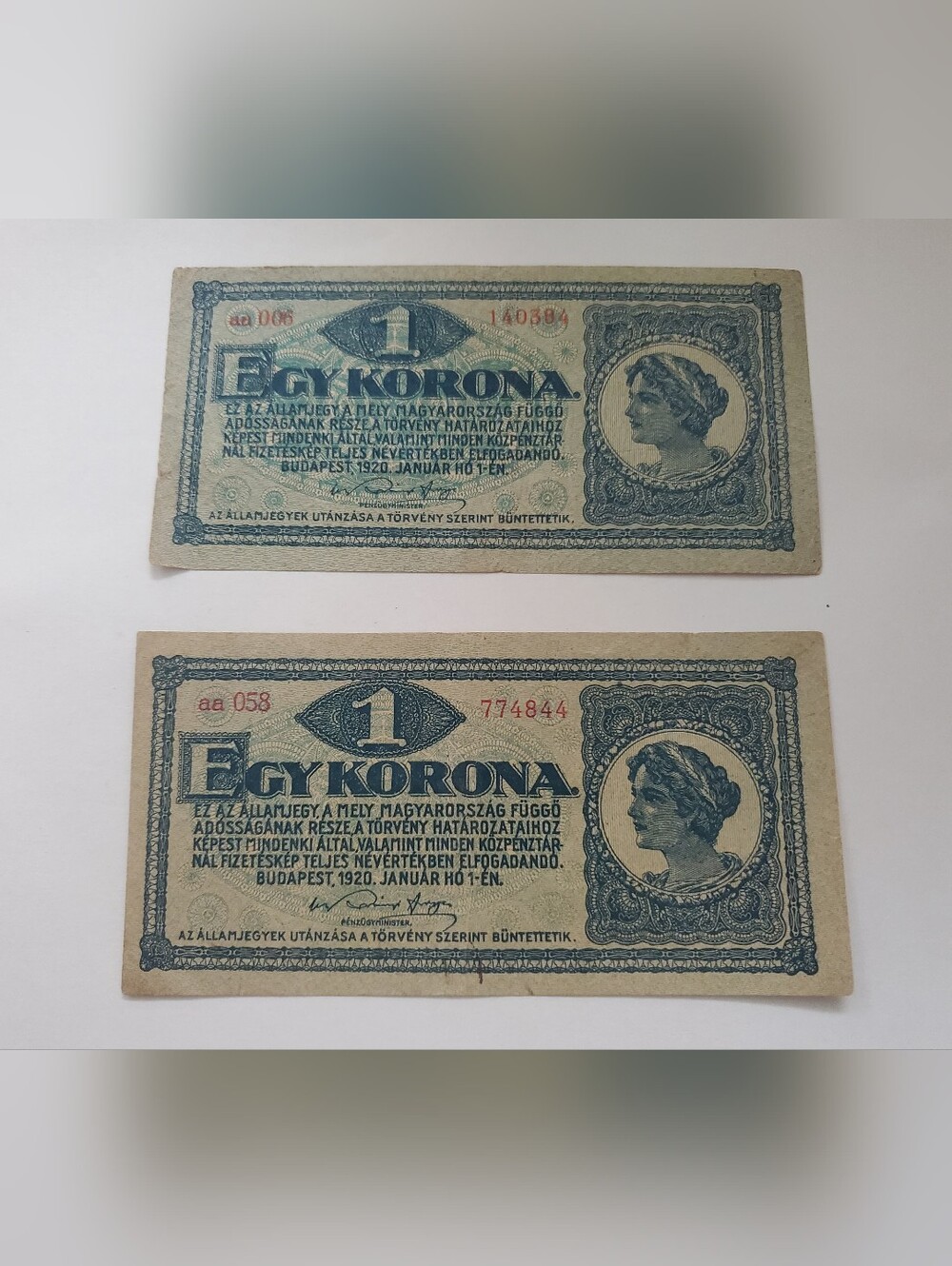 Pair Of Korona Vintage Hungarian Banknotes - Blue